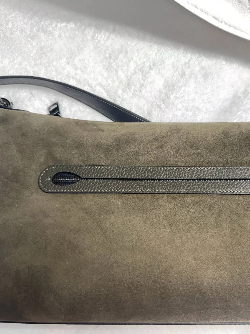 LIKE NEW Coach Finn Crossbody Bag CCG17 Uniform Green All 5-star reviews - Picture 6 of 11